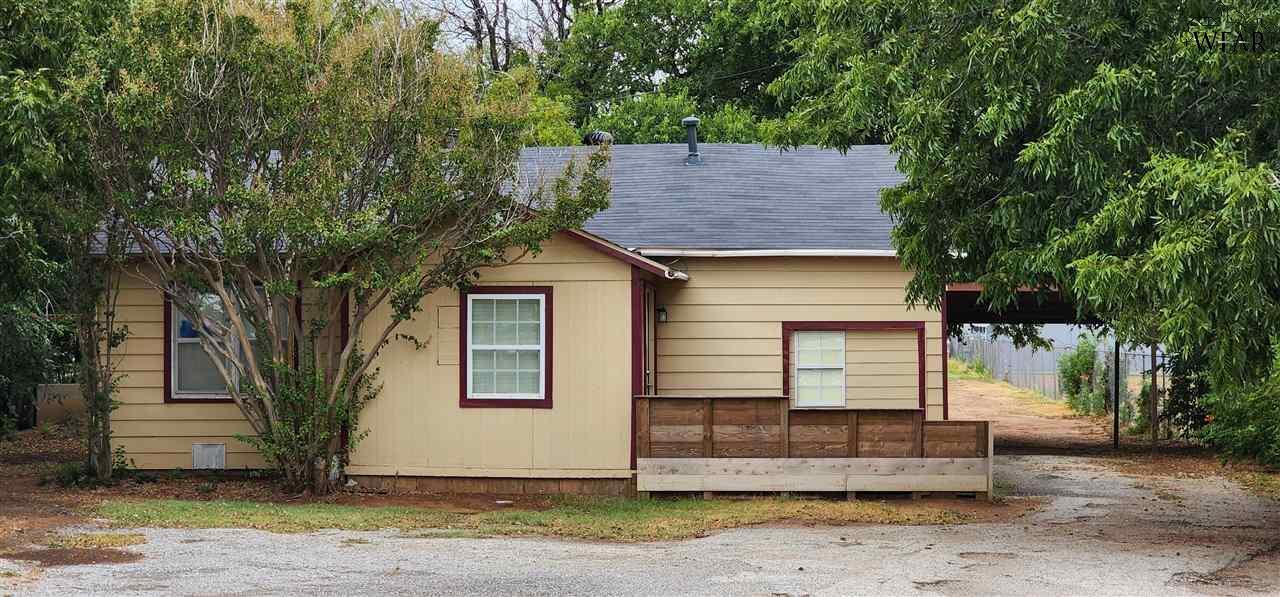 5304 Burkburnett Rd in Wichita Falls, TX - Building Photo