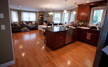 104 Howard St, Unit 2 in Waltham, MA - Building Photo - Building Photo