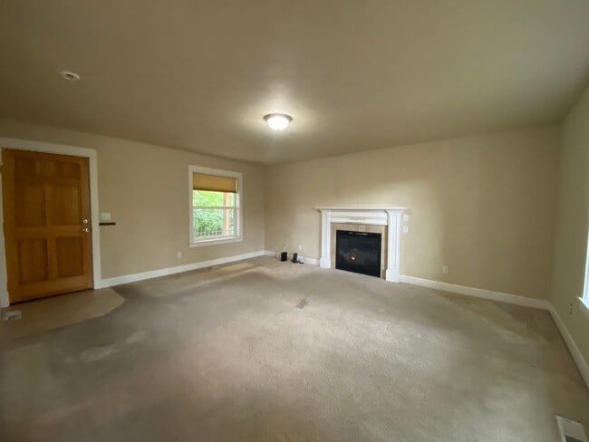 2882 Son-Rise Loop in Hood River, OR - Building Photo - Building Photo