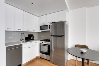 230 E 44th St in New York, NY - Building Photo - Building Photo