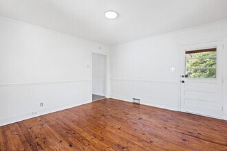 209 N Spring St in Winston-Salem, NC - Building Photo - Interior Photo