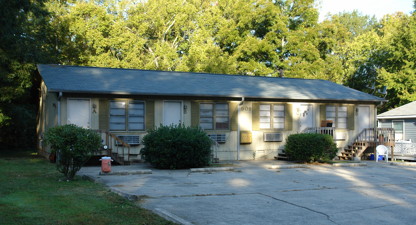 909 Berkeley St in Durham, NC - Building Photo