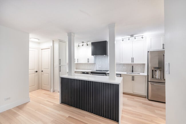 1339 N Dearborn 2B