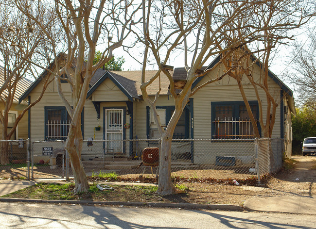 2117 N Elmendorf in San Antonio, TX - Building Photo - Building Photo