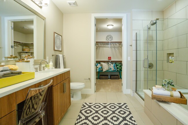 Camden Highland Village in Houston, TX - Building Photo - Building Photo