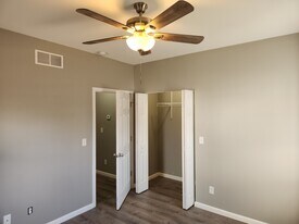 2-152 E Walnut St in Oglesby, IL - Building Photo