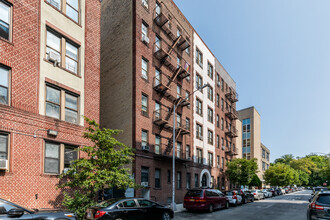 98 Cooper St in New York, NY - Building Photo - Primary Photo