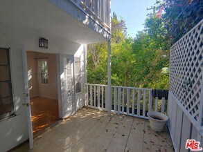 9066 Shoreham Dr in West Hollywood, CA - Building Photo - Building Photo