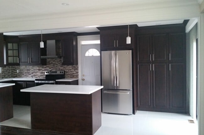 10 Burgby Av in Brampton, ON - Building Photo - Building Photo
