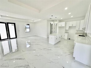 1043 Eisenhower Blvd in Lehigh Acres, FL - Building Photo - Building Photo