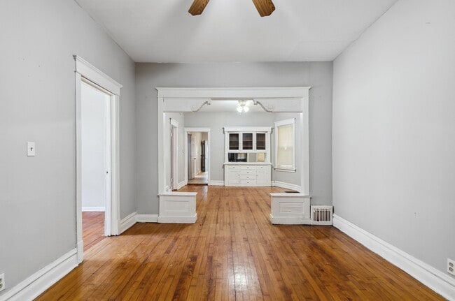 10643 S Calhoun Ave in Chicago, IL - Building Photo - Building Photo