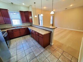 37 Central Square in Bridgewater, MA - Building Photo