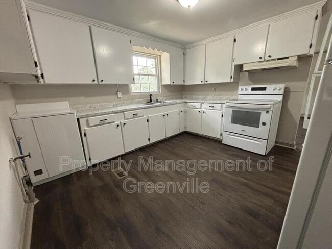 621 Hayes Rd in Starr, SC - Building Photo - Building Photo