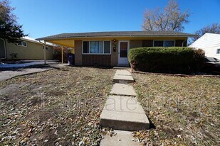 2645 S Newton St in Denver, CO - Building Photo