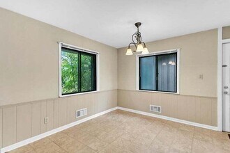 1422 S River Rd in New Berlin, WI - Building Photo - Building Photo