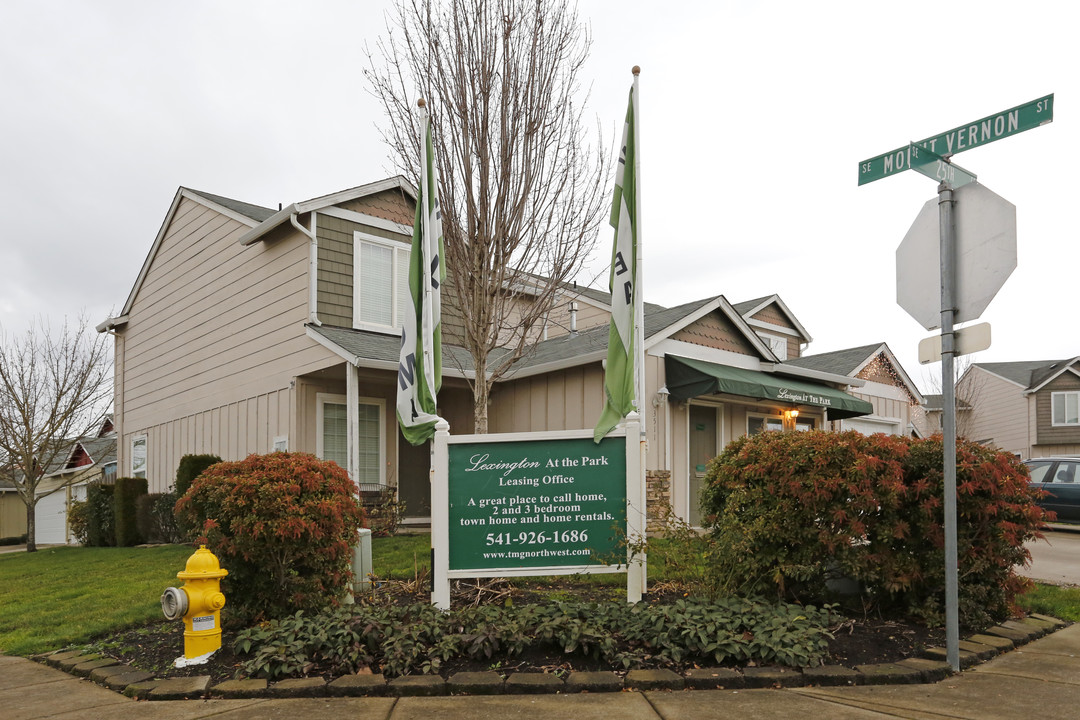 Lexington at the Park in Albany, OR - Building Photo