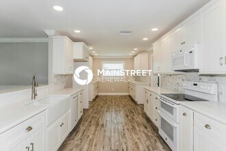 215 Cranberry Ln in Brandon, FL - Building Photo - Building Photo