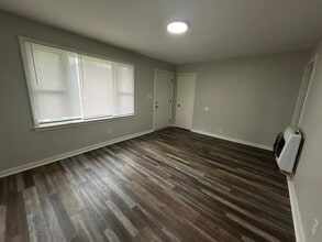 55 Cloverdale St in Jackson, TN - Building Photo - Building Photo