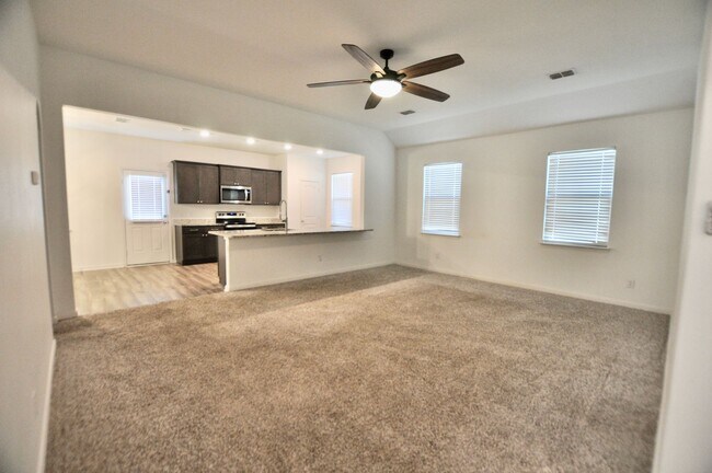 8405 Smokey Creek Pass in Fort Worth, TX - Building Photo - Building Photo