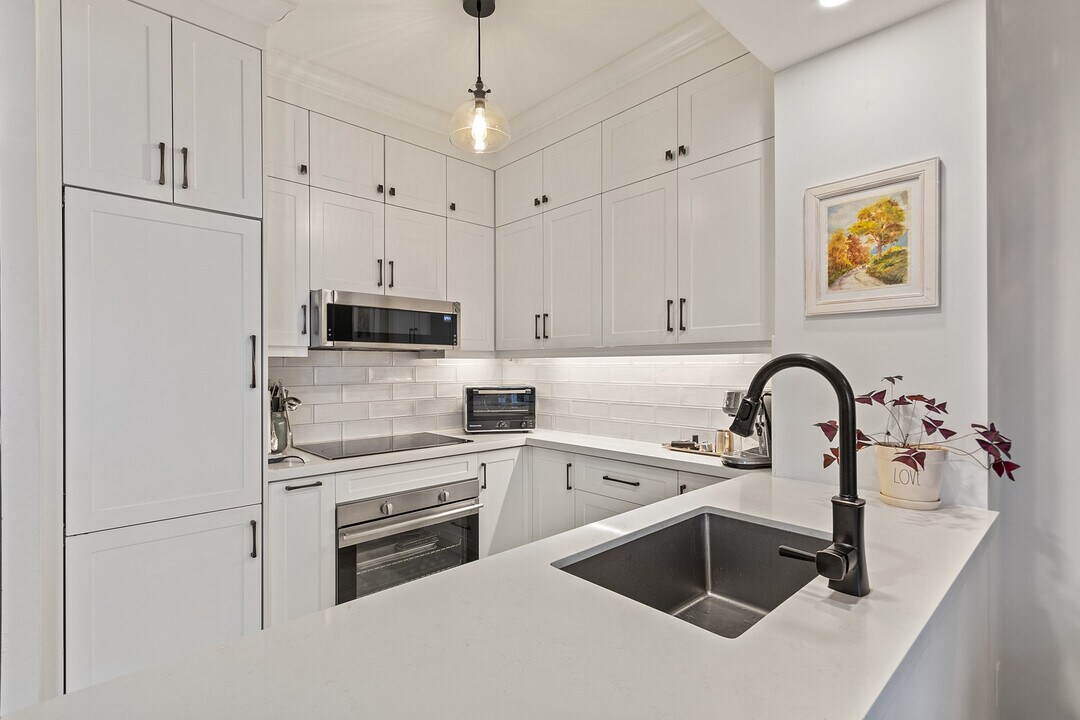 438 Richmond St W in Toronto, ON - Building Photo