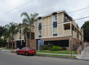 YS Apartments in Santa Ana, CA - Building Photo - Building Photo