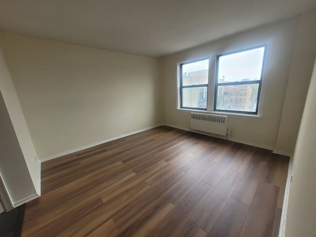 4730 N Winthrop Ave, Unit #204 in Chicago, IL - Foto de edificio - Building Photo