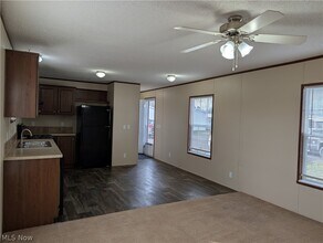 230 Cedar Brook Dr in Elyria, OH - Building Photo - Building Photo