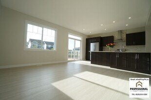 3007 Chokecherry Cmn SW in Edmonton, AB - Building Photo
