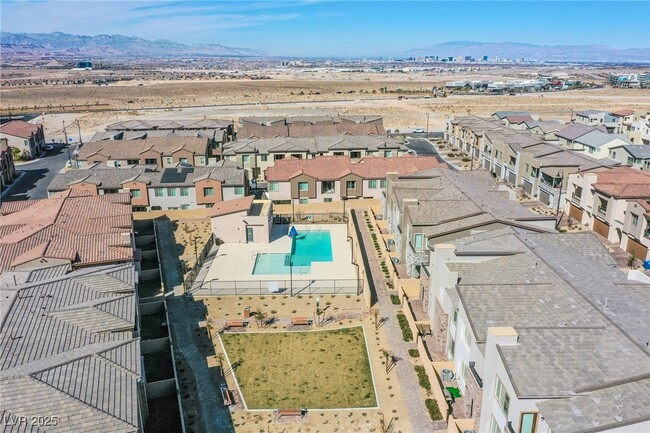 2527 Venetia Pointe St in Henderson, NV - Building Photo - Building Photo