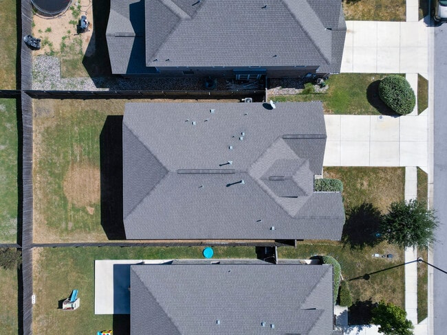 349 Vista Portola Loop in Liberty Hill, TX - Building Photo - Building Photo