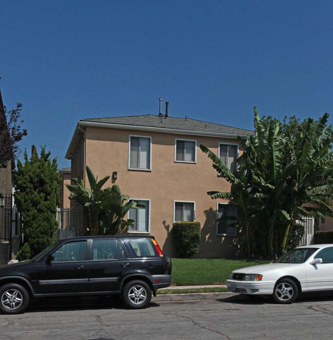 221 E Elmwood Ave in Burbank, CA - Building Photo - Building Photo