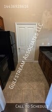 219 1/2 E North Ave in Baltimore, MD - Building Photo - Building Photo