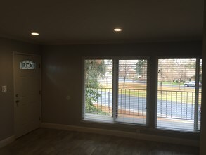 3333 El Encanto Ct in Bakersfield, CA - Foto de edificio - Building Photo
