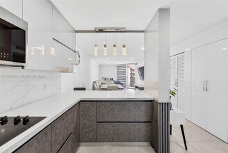 1750 W 46th St in Hialeah, FL - Building Photo - Building Photo