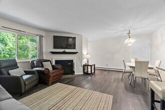 8 Rose Ln in Danbury, CT - Building Photo - Building Photo