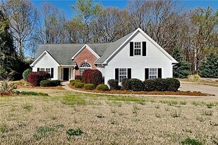 4642 Devencrest Ln in Buford, GA - Building Photo