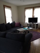 381 Feura Bush Rd, Unit B in Glenmont, NY - Building Photo - Building Photo