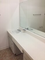 25300 Shiawassee Cir, Unit One Bedroom Unit in Southfield, MI - Building Photo