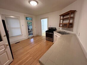 225-225 Sampson St NE in Atlanta, GA - Building Photo - Building Photo