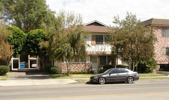 5846 Whitsett Ave Apartments