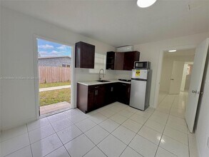15741 NW 40th Ct in Opa Locka, FL - Building Photo - Building Photo
