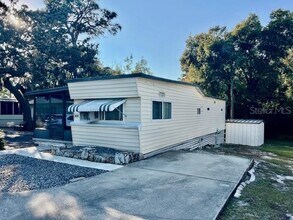 825 Oakwood Dr in Tarpon Springs, FL - Building Photo - Building Photo