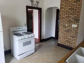 2366 S 9th St in Milwaukee, WI - Building Photo