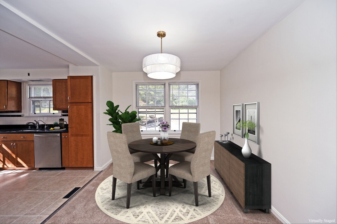 5698 Euclid Rd in Cincinnati, OH - Building Photo