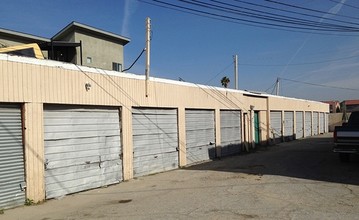 823-837 N Banning Blvd in Wilmington, CA - Building Photo - Building Photo