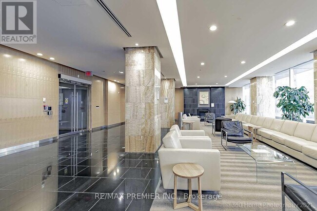 65-3365 Bremner Blvd in Toronto, ON - Building Photo - Building Photo