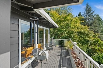 2425 SW Hamilton St in Portland, OR - Building Photo - Building Photo