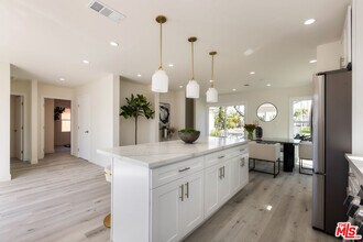 3827 S Victoria Ave in Los Angeles, CA - Building Photo - Building Photo