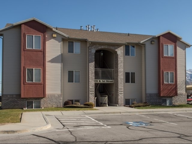 Utah Avenue Apartments in Tooele, UT - Building Photo