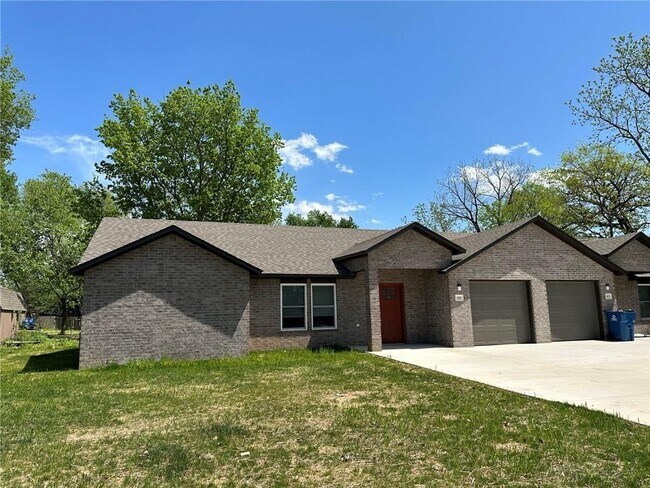 property at 412 S Byers Ave